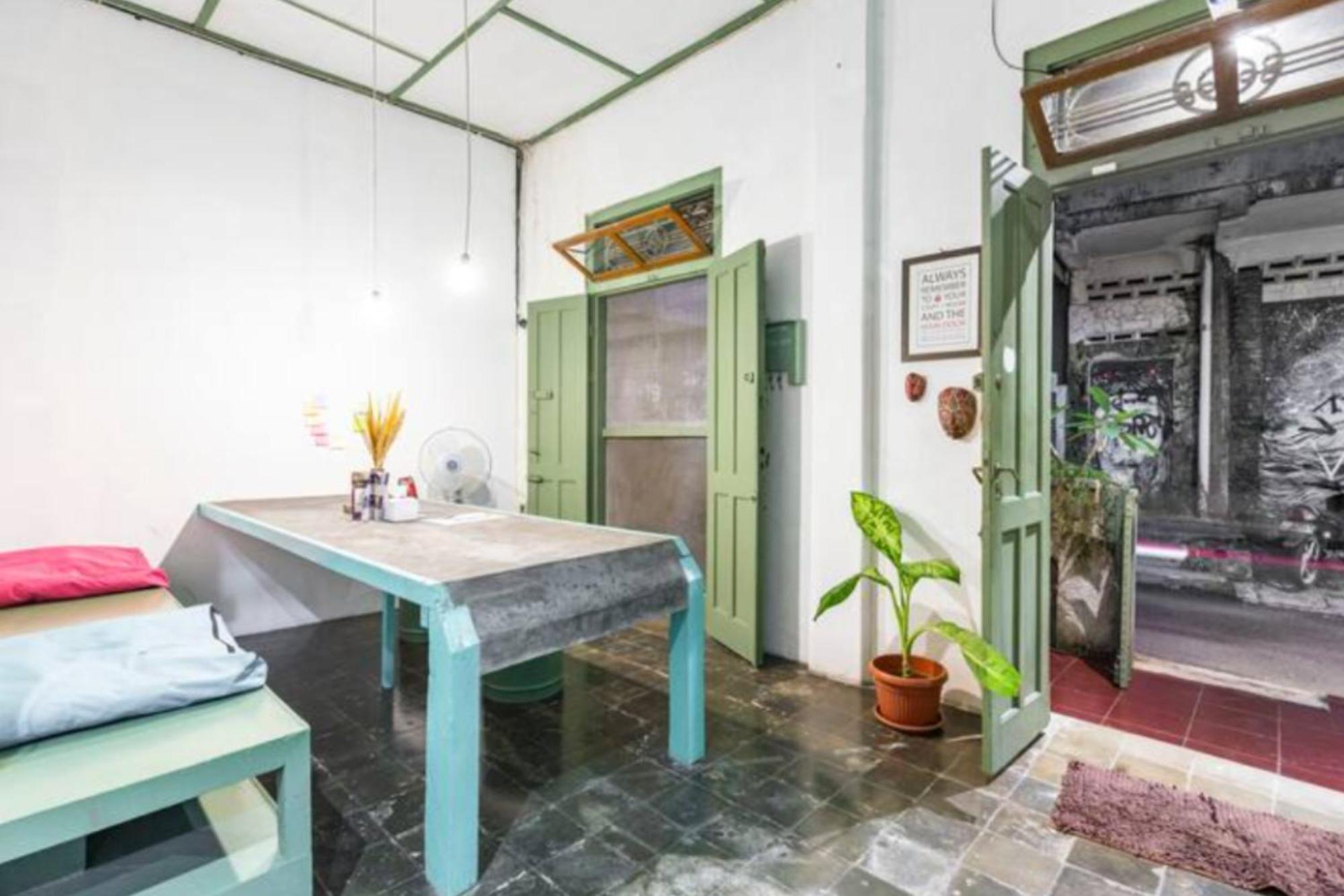 Bed and breakfast Yogyakarta Bnb Malioboro Extérieur photo